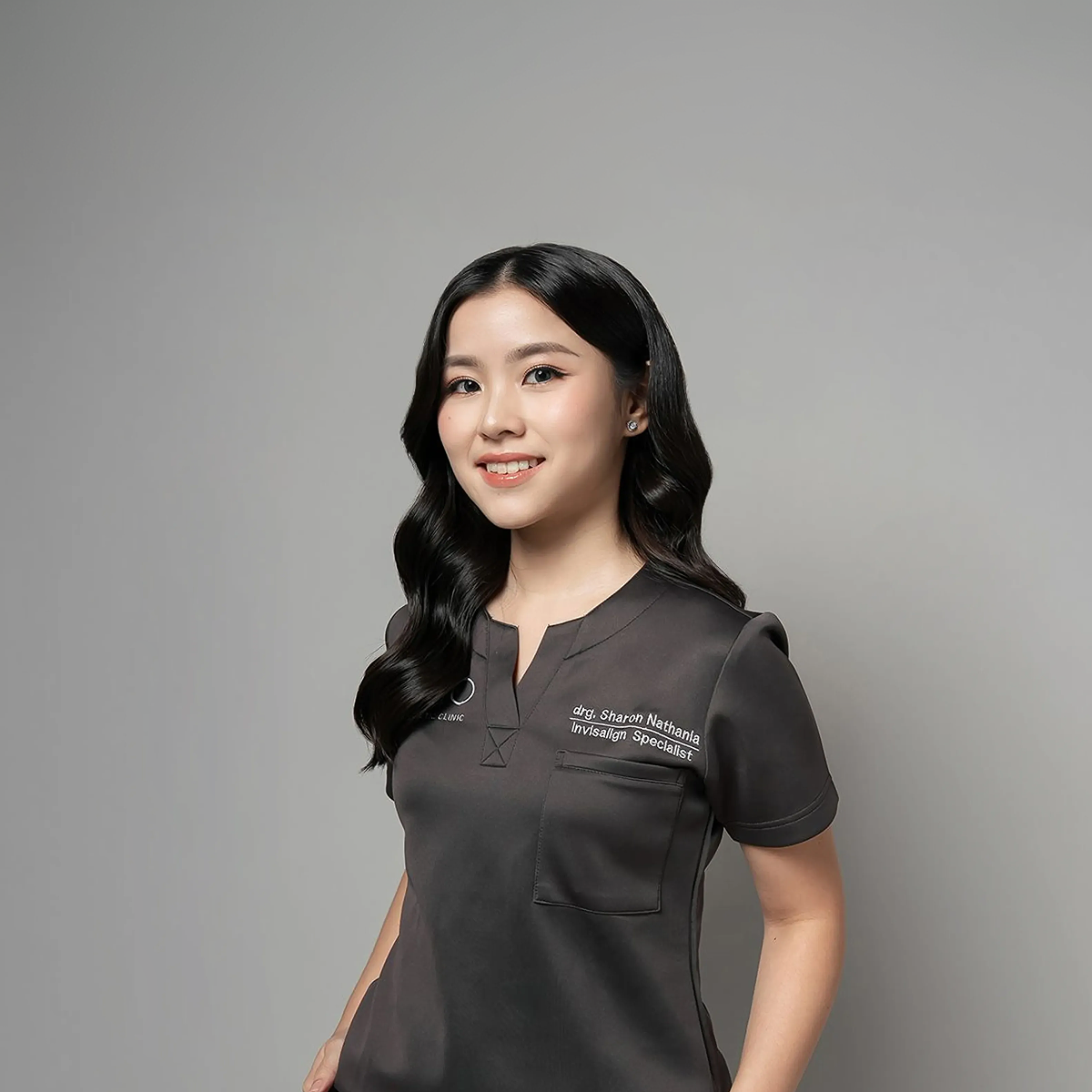 drg. Sharon Nathania